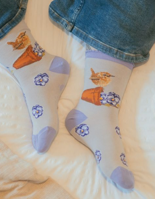 Load image into Gallery viewer, Wrendale Pottering About Wren Socks
